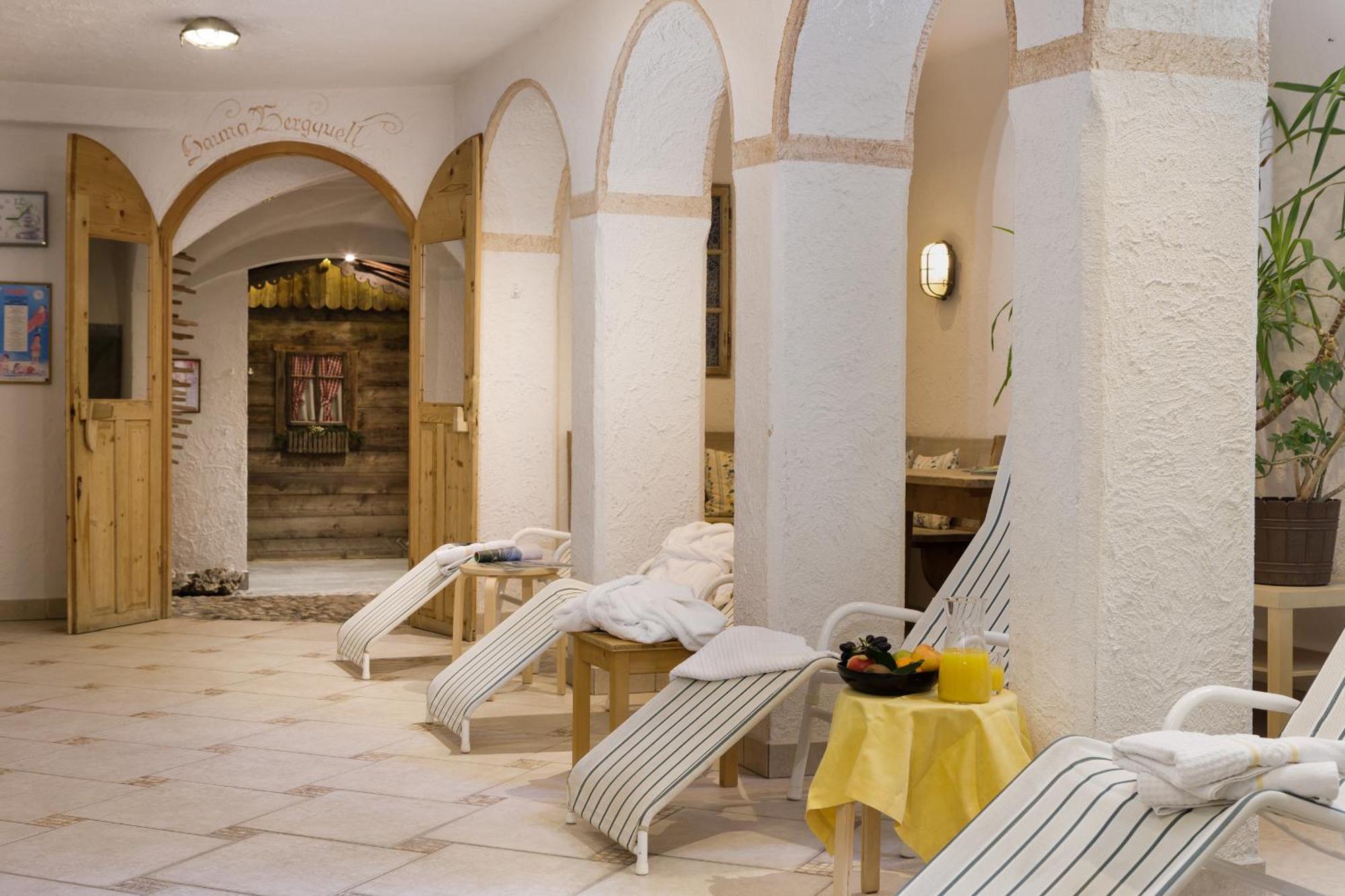 Hotel Bergland Cadipietra Bagian luar foto